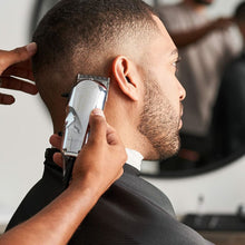 Cargar imagen en el visor de la galería, Wahl Professional Sterling Reflections Senior Clipper 8501